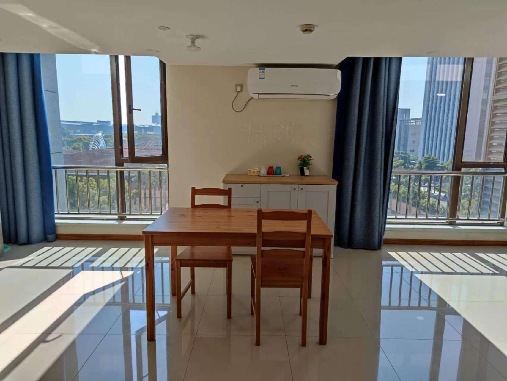 Inestin Waigaoqiao Khách sạn 3*